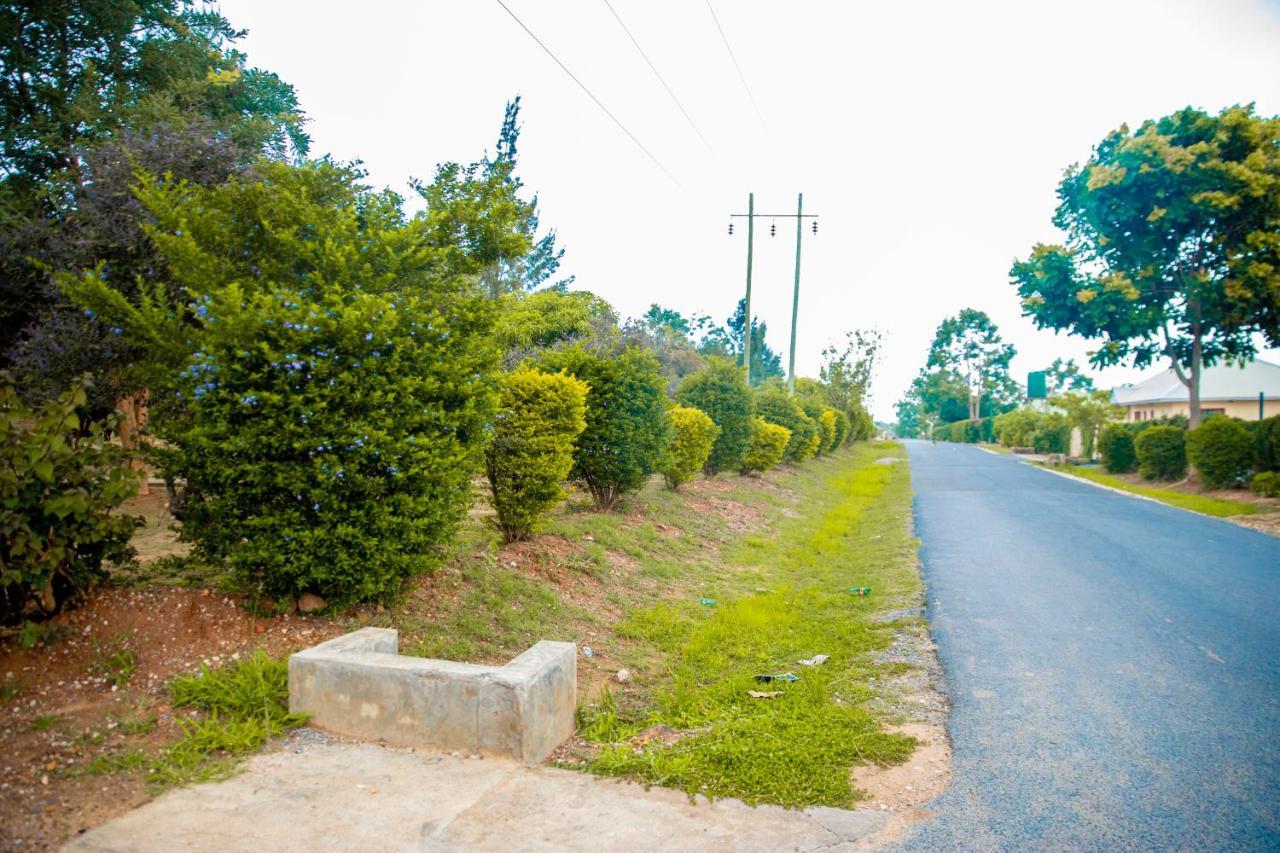 Sanctuary Aparthotel-Ac-Garden- Solar-Wi-Fi -Firepit-Park-Carport Lusaka Exterior photo